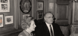 Helmut Kohl mit Margart Thatcher im Deidesheimer Hof (Bild: Deidesheimer Hof)