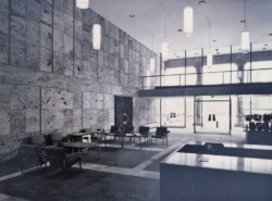 Das Foyer in den 1960er-Jahren: ein halböffentlicher, jedermann offen stehender Bereich (Bild: Archiv Stadtbibliothek)