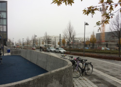 Die Hauptverkehrsachse in Höhe des Rietbergsplatzes (Bild: Ursula Baus)